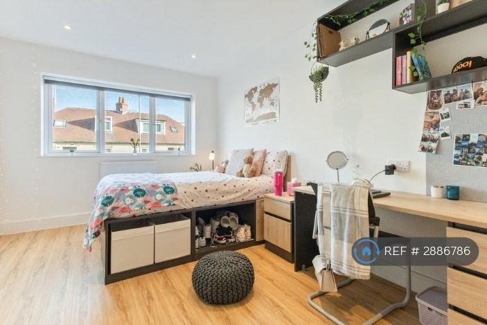 1 bedroom in Stile Common Road, Huddersfield, HD4 (#2886786)