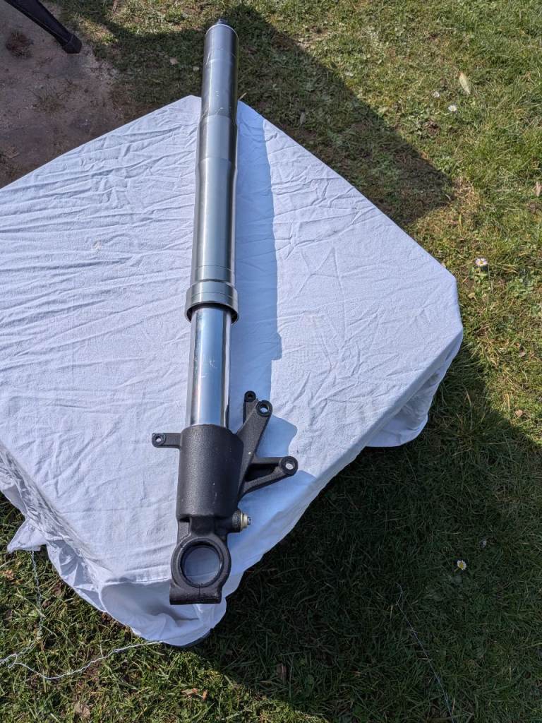 Honda CBR900. Year 2000 / 2001 fork leg