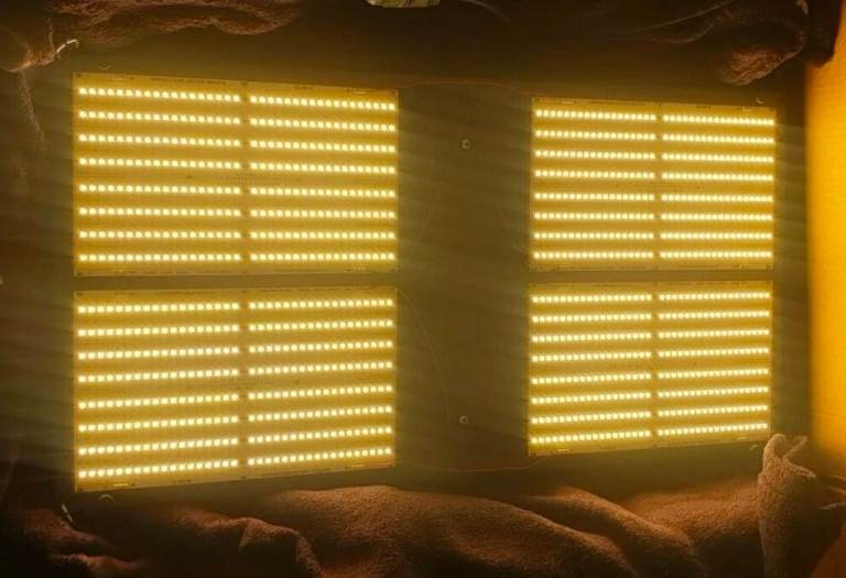 Horticulture Lighting Group HLG-600H Quantum Board LED 3000K - Powerful Grow Light