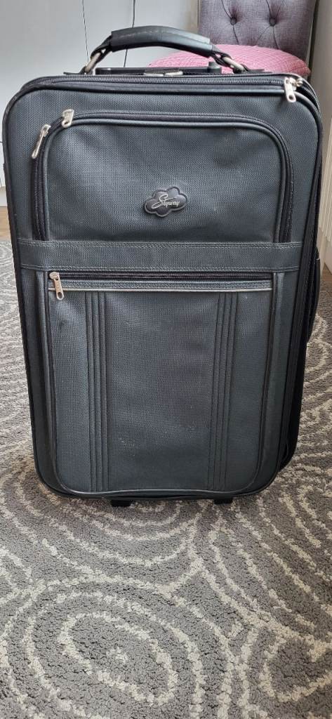 Black Wheeled Suitcase – Good Condition, Extendable Handle