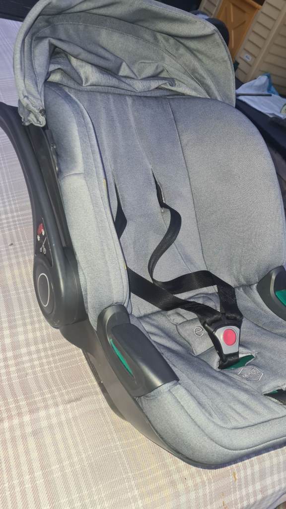 Egg Newborn baby car seat. Excellent condition. First to see will buy