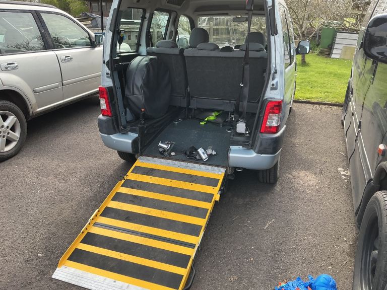 Peugeot partner mpv 2008 with wheelchair access