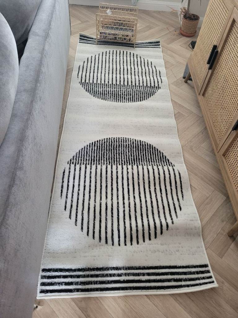 Wayfair Off-White Rug £10, collection only