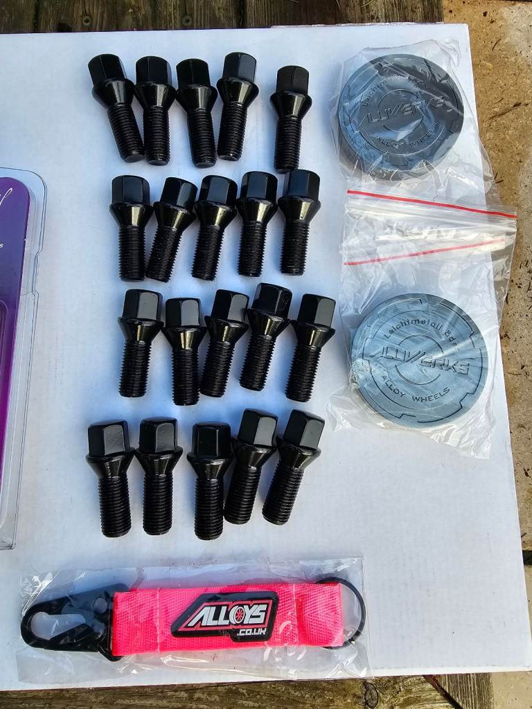 18 Inch x 4 Alloy wheels PCD 5x118