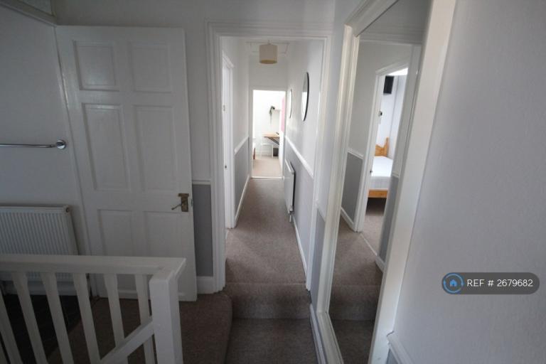 5 bedroom house in Telephone Road, Portsmouth, PO4 (5 bed) (#2679682)