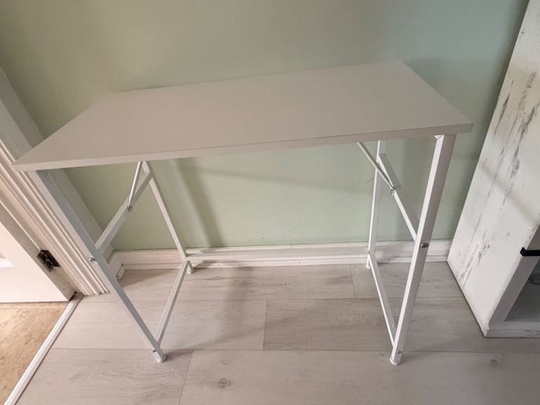 Brand New white desk 