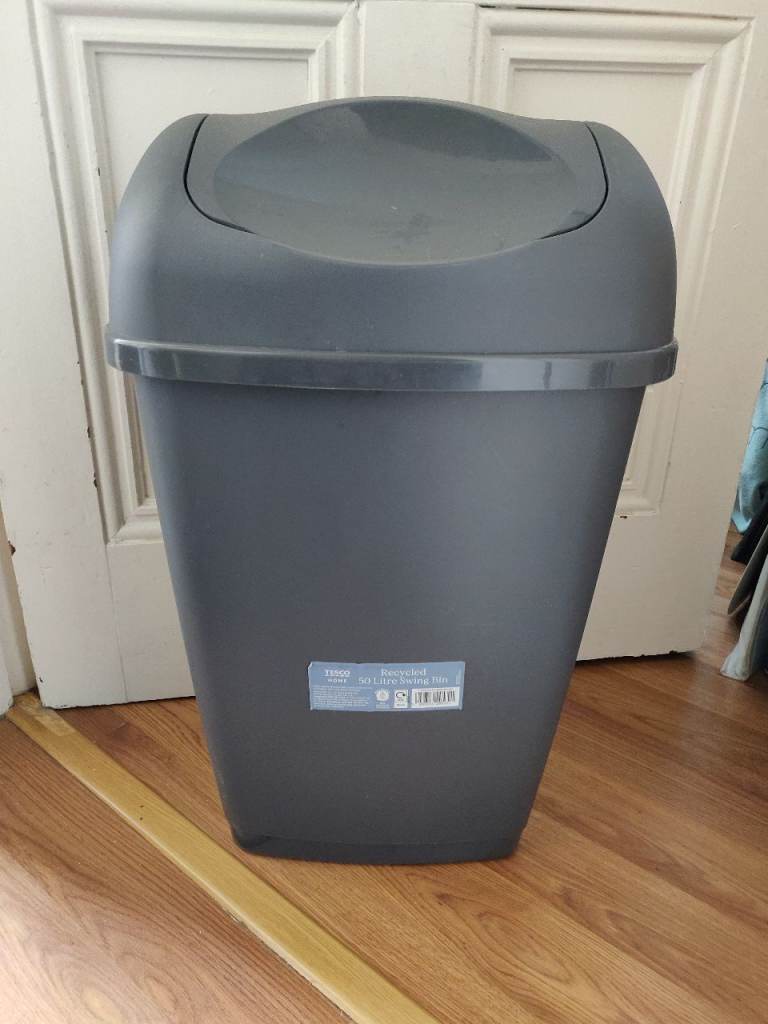 Tesco 50L Light Grey Plastic Kitchen Dustbin with Swing Lid – Good Condition