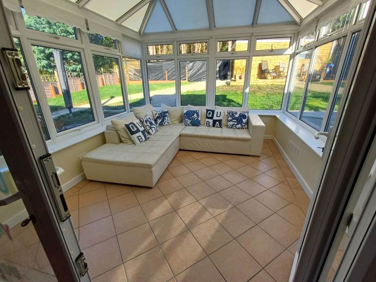 Large Cream Leather Corner Sofa – Very Comfortable