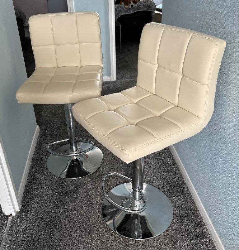 Pair of riser breakfast bar stools cream faux leather