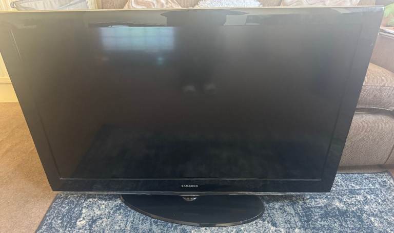 Samsung TV - 43 Inch - FREE TO TAKEAWAY FOR PARTS 