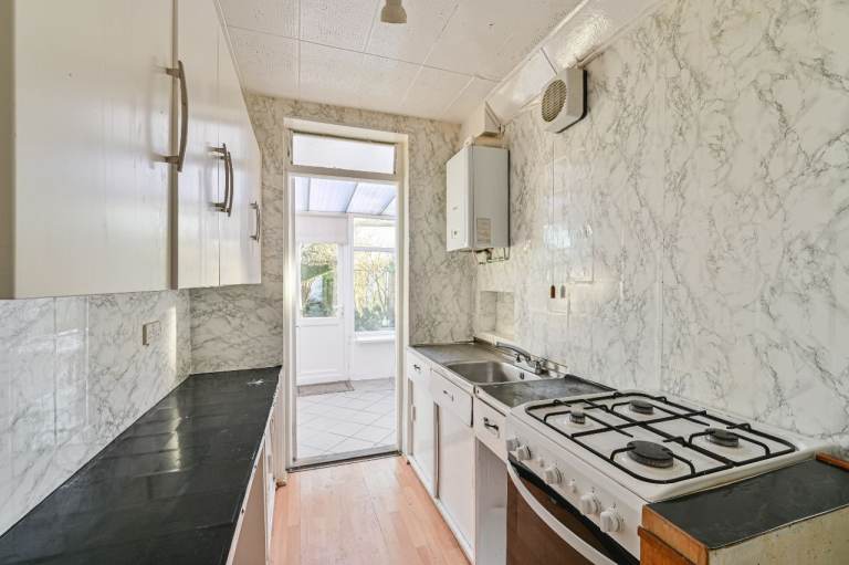 3 bed 2 living rooms Thornton Heath 