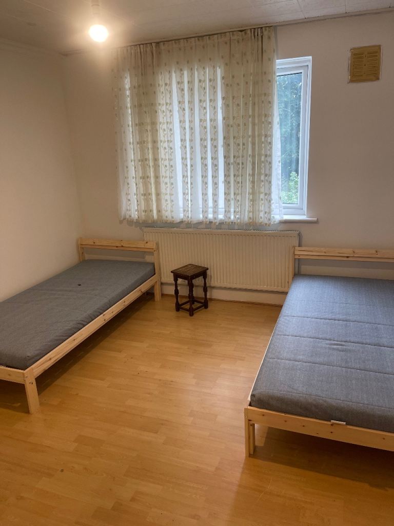 Double room to let 