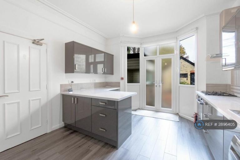 1 bedroom house in Chesterton Road, Cambridge, CB4 (1 bed) (#2896405)