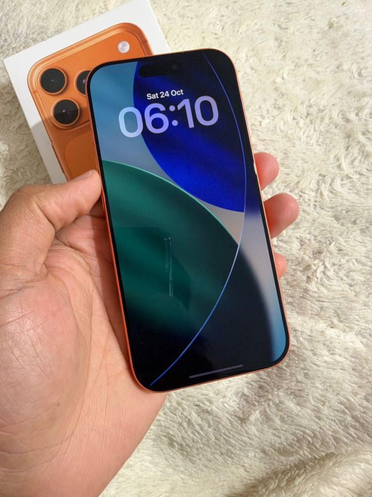 iPhone 17 Pro 512gb is in 10/10 Condition 