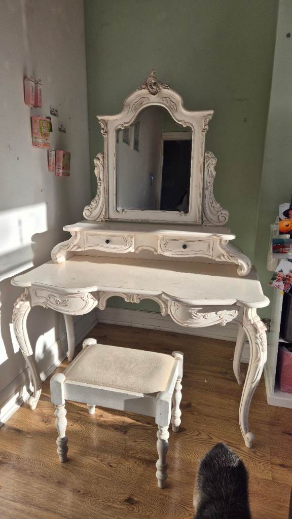 Shabby chic dressing table 