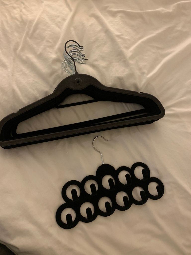 Black Velvet Hangers & Multi-Scarf Hanger – Good Condition