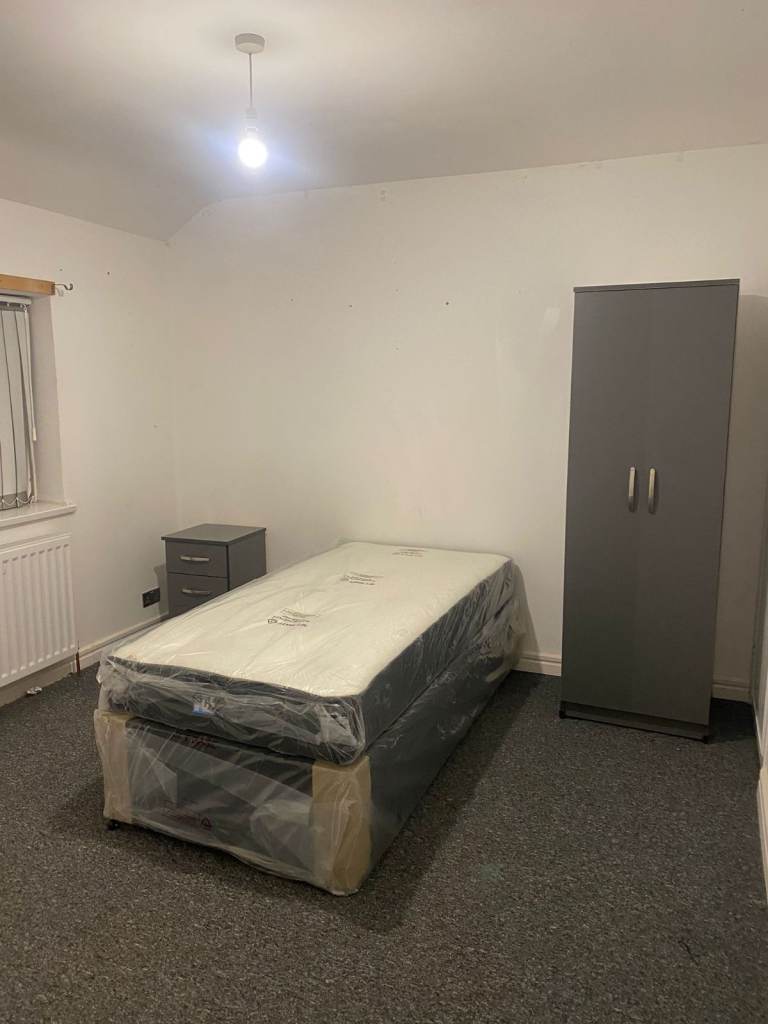 2x Double Rooms Available, Stunning Semi Detached House In Great Area B34