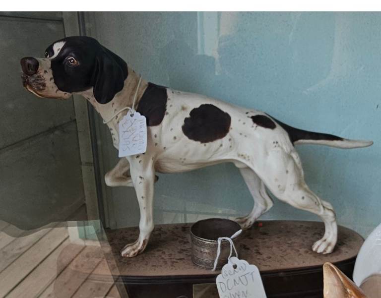 Beswick pointer dog on plaque