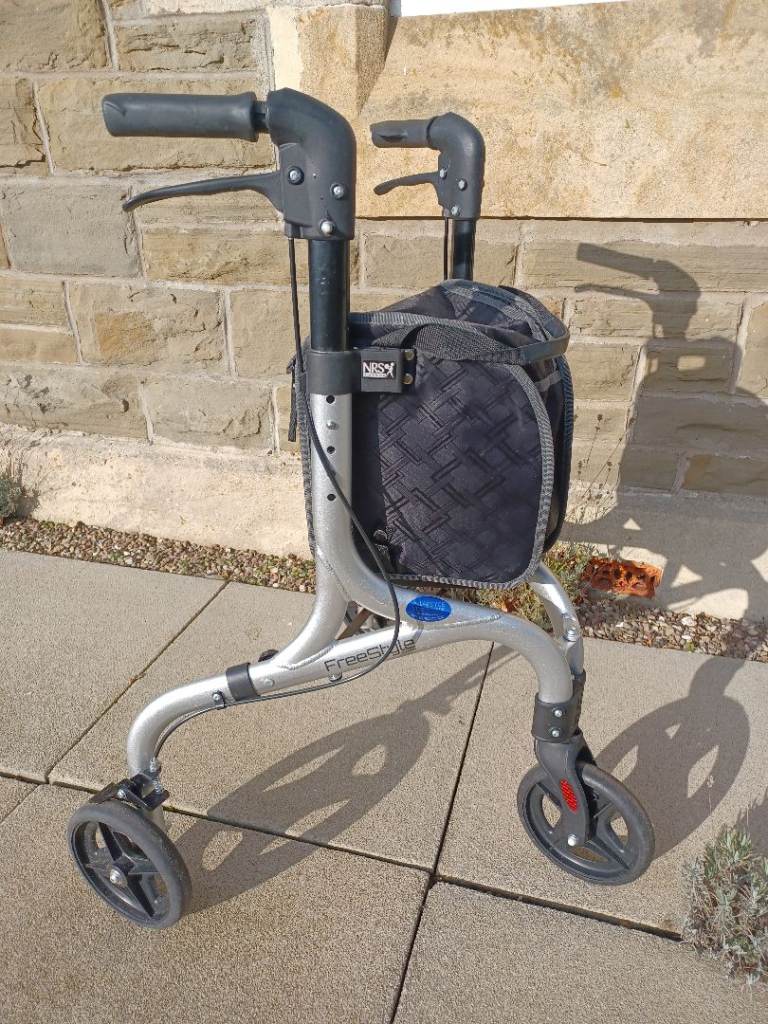 Walker - NRS Freestyle 3 wheel rollator - silver