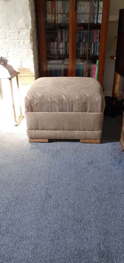 Free pouffe lovely condition 