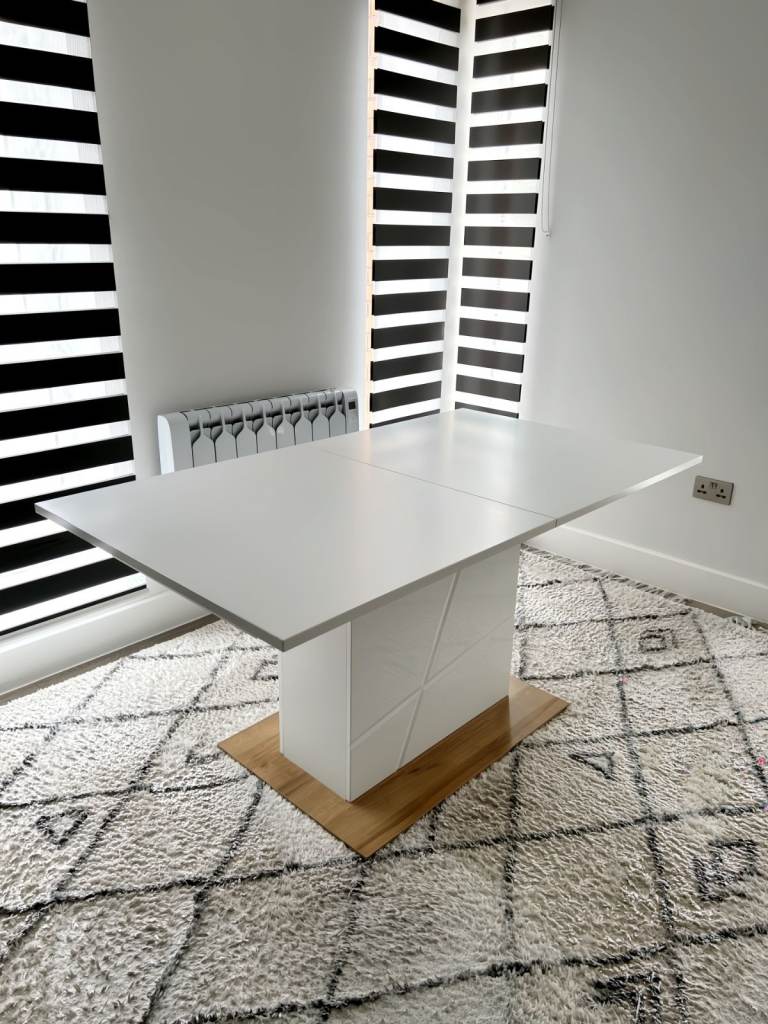 Extendable Dining Table For 6-8 People