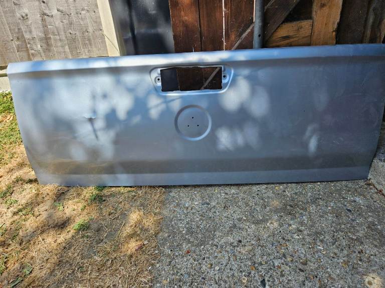 2020 merceds x250 pick up tailgate