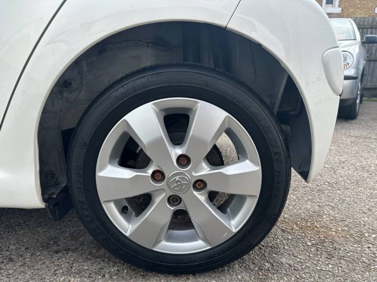 2011 Toyota AYGO 1.0 VVT-i Go Hatchback 5dr Petrol Manual Euro 5 (67 ps) Hatchback Petrol Manual