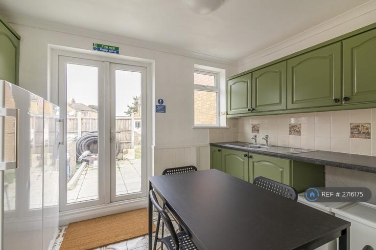 1 bedroom in Balfour Road, Ilford, IG1 (#2716175)