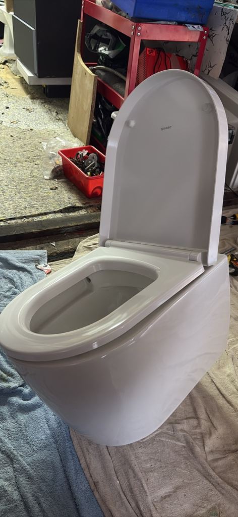 Duravit Me By Starck Compact Wall Hung Toilet & Soft Close Seat.
