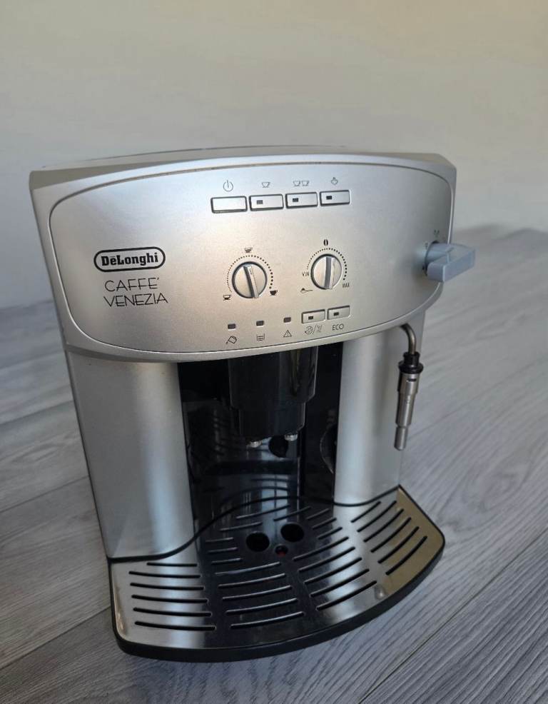 Delonghi Bean to Cup Coffee machine 