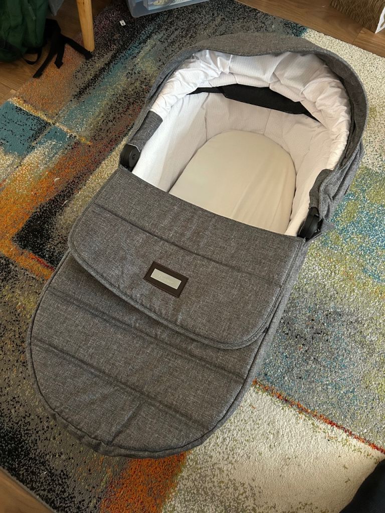 Full set car seat, isofix base, pram, bassinet stroller