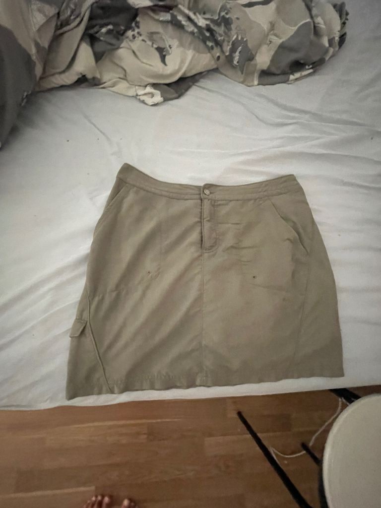 Columbia Titanium Beige Skort - Size XL, Good Condition