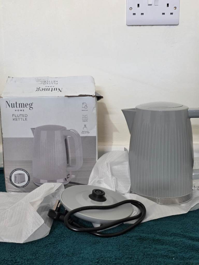 Nutmeg Home Fluted Kettle - Grey, Brand New in Box