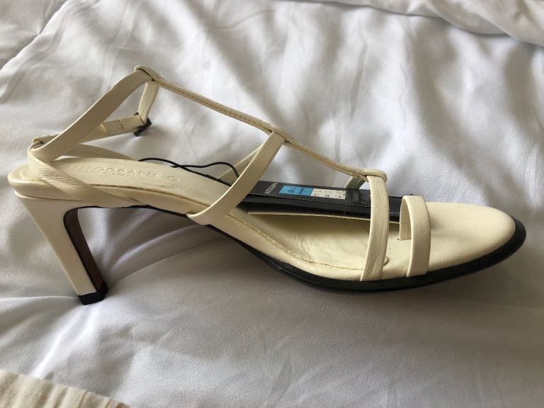 Ladies heeled sandals 