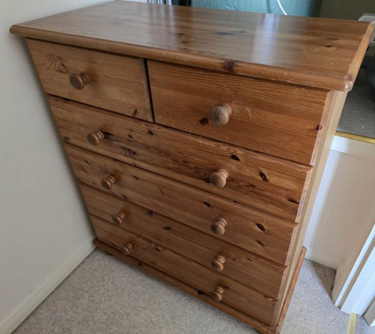 Pine chest of drawers