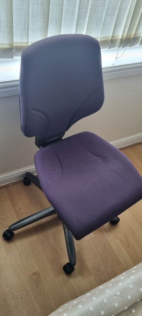Ergonomic Office Chair – Purple, Good Condition
