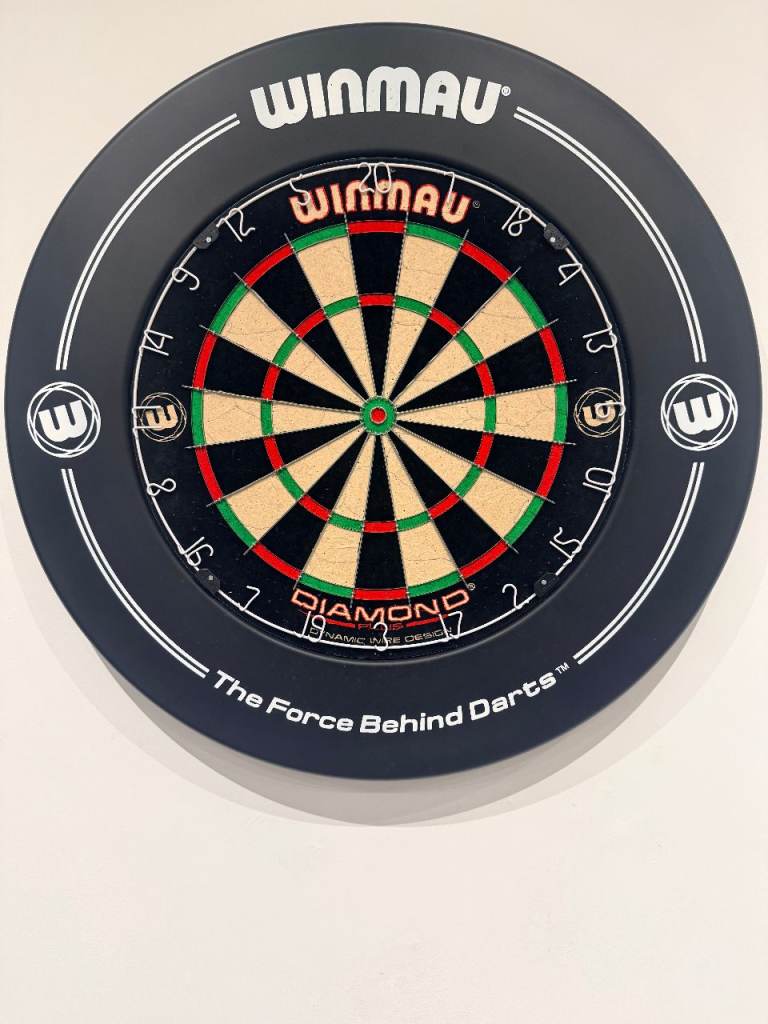 Winmau Diamond Plus Dartboard & Surround Set – Good Condition – 1 Year Old