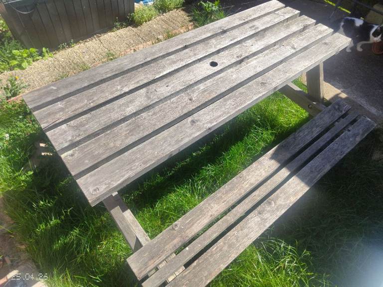Picnic table