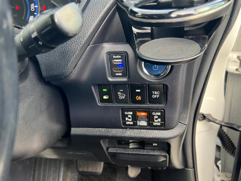 2015 Toyota Noah MPV Hybrid Electric  Automatic