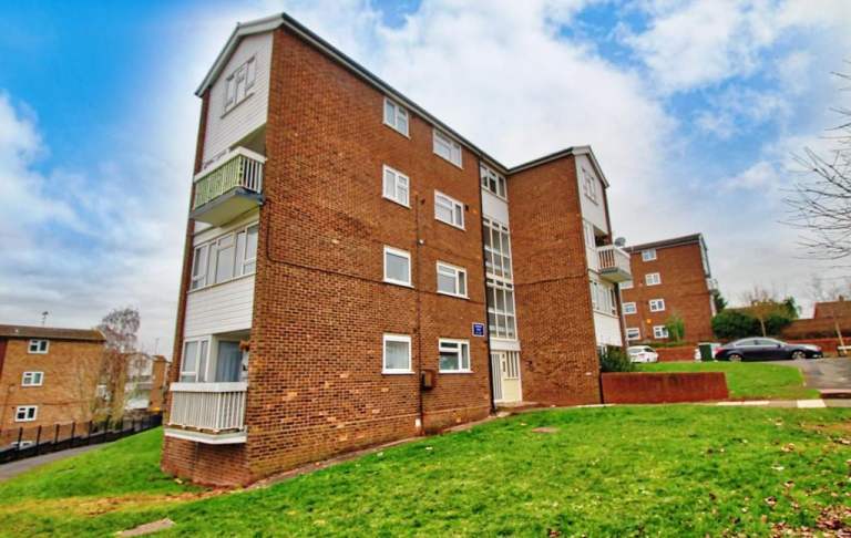 a room in a 3 bedroom flat is available to rent in worcester WR4