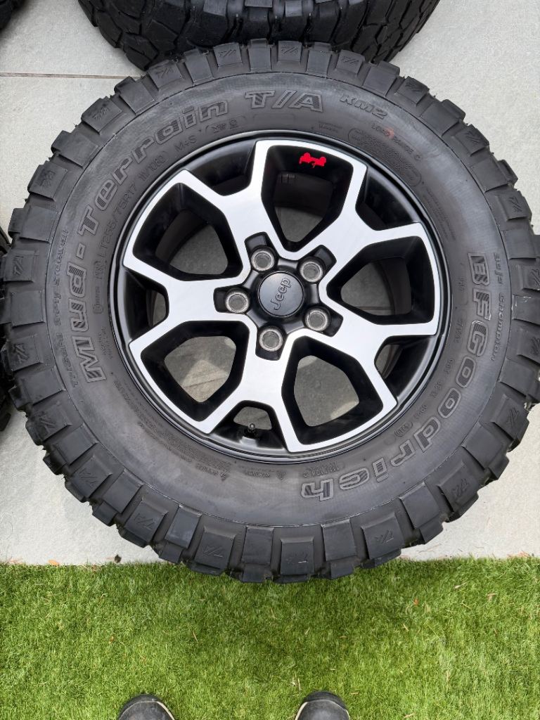 Jeep Wrangler 17” Wheels and Tyres