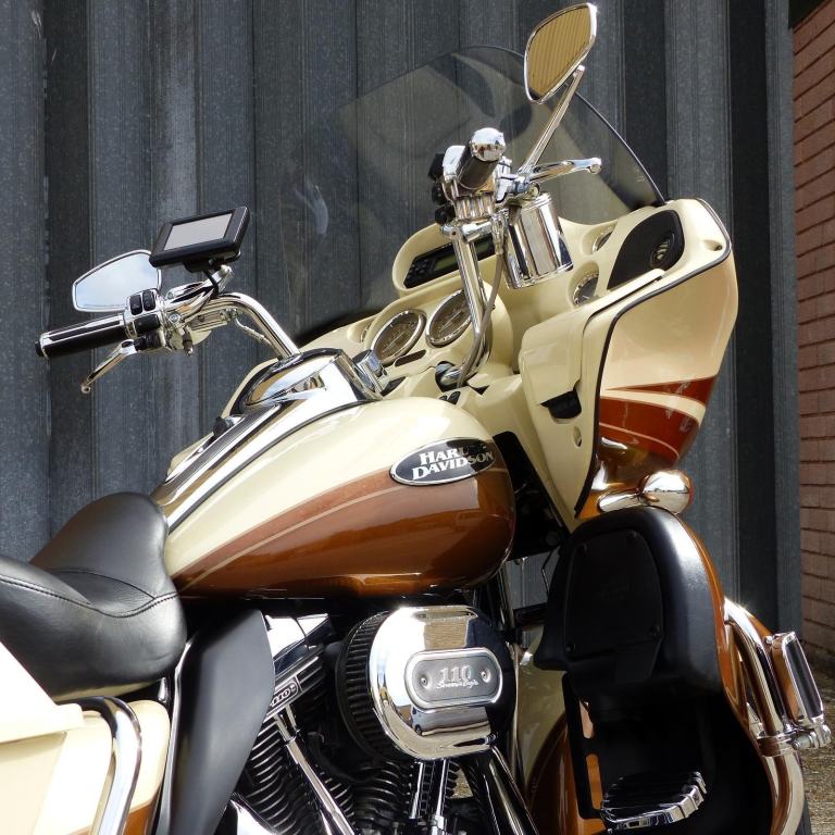 Harley Davidson FLTRUSE CVO Road Glide Ultra 1801cc – Rare collectors machine.