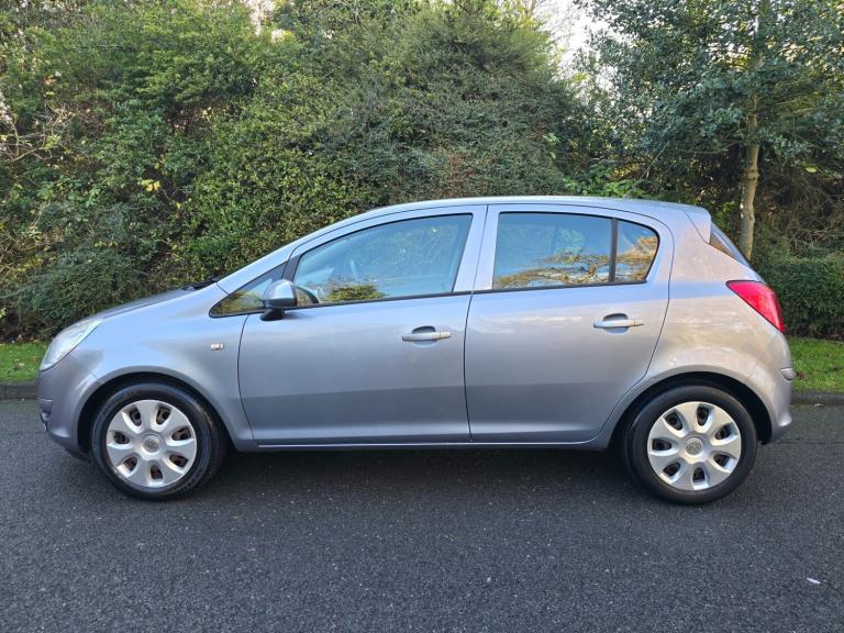 VAUXHALL CORSA 1.4 16v (A/C) EXCLUSIV - AUTOMATIC - 5 DOOR - SILVER *LOW MILES*