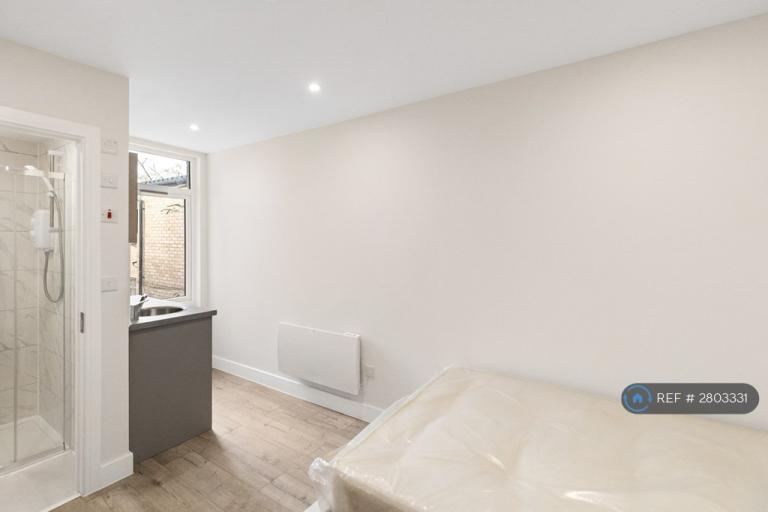 Studio flat in Dock Road, Tilbury, RM18 (#2803331)