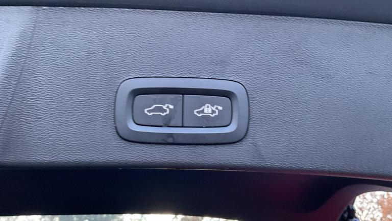 2022 Volvo XC40 Plus, B3 mild hybrid, Petrol, Dark ESTATE Petrol/Electric Hybrid Automatic