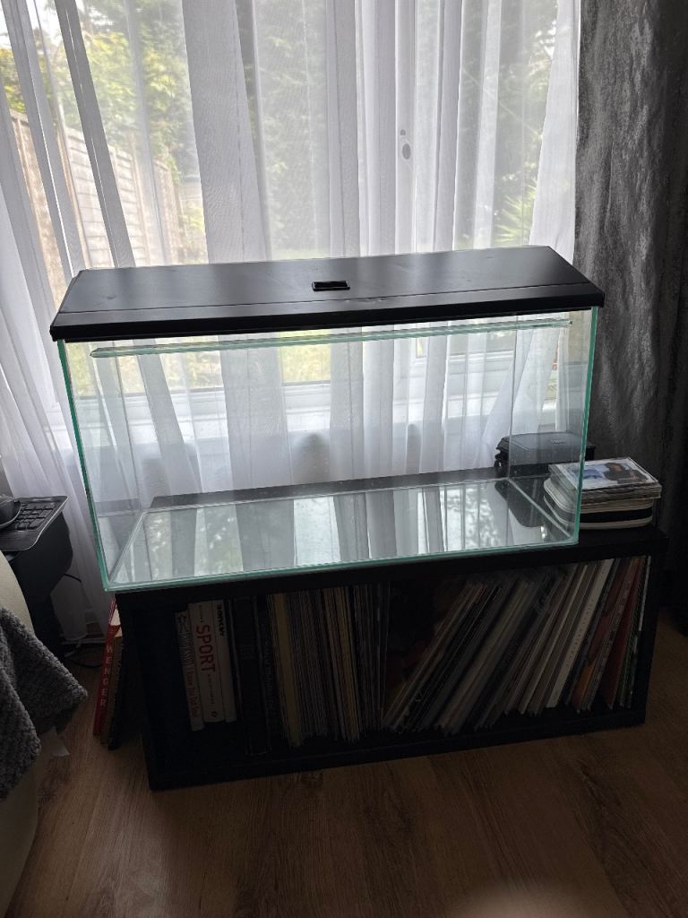 Fish tank 76cm wide, 30cm deep, 46 cm height