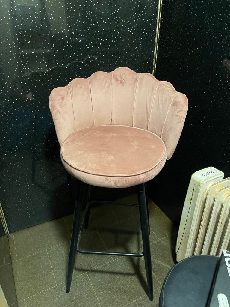 Pink chair 
