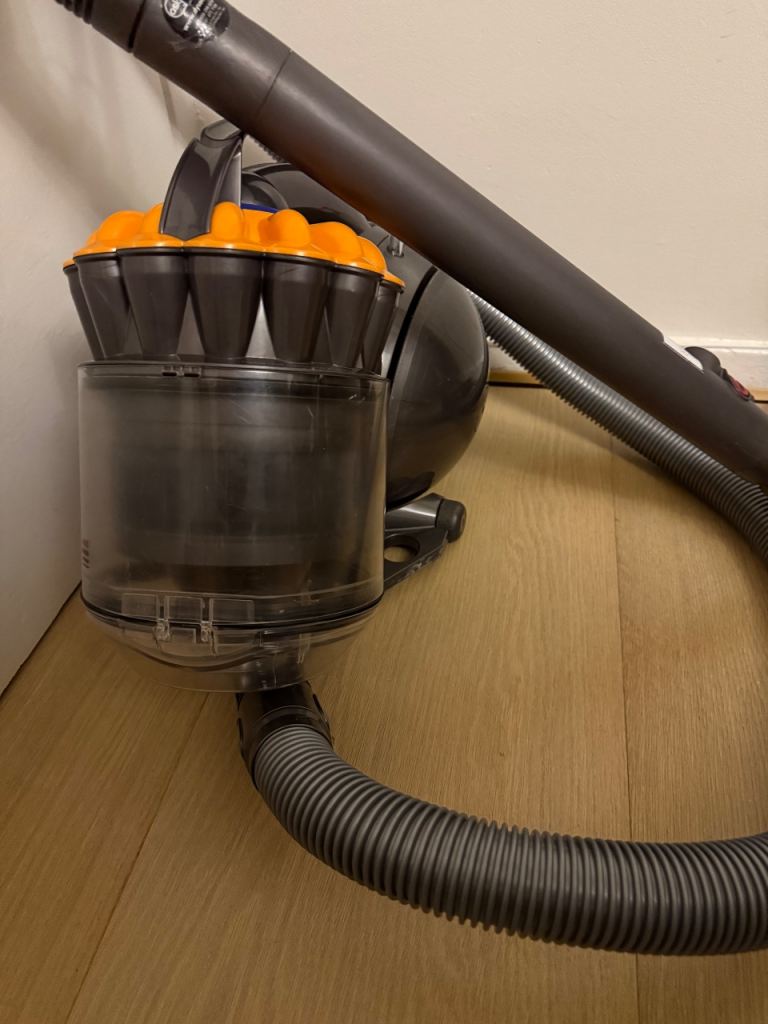 Dyson  CY 28  Multifloor Bagless Vacuum cleaner 