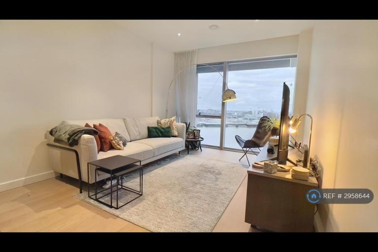 2 bedroom flat in Cutter Lane, London, SE10 (2 bed) (#2958644)