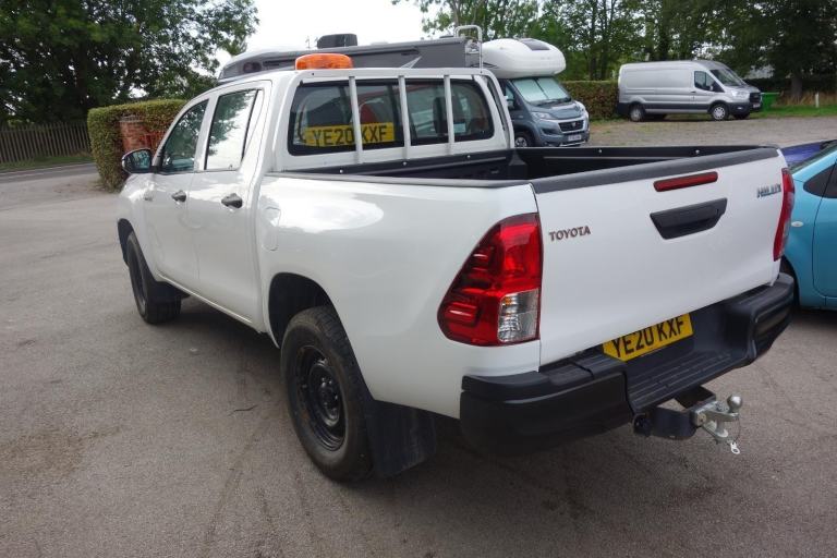Toyota Hilux 2.4 D-4D Active Pickup Extended Cab 4dr Diesel Manual 4W... 2020/20